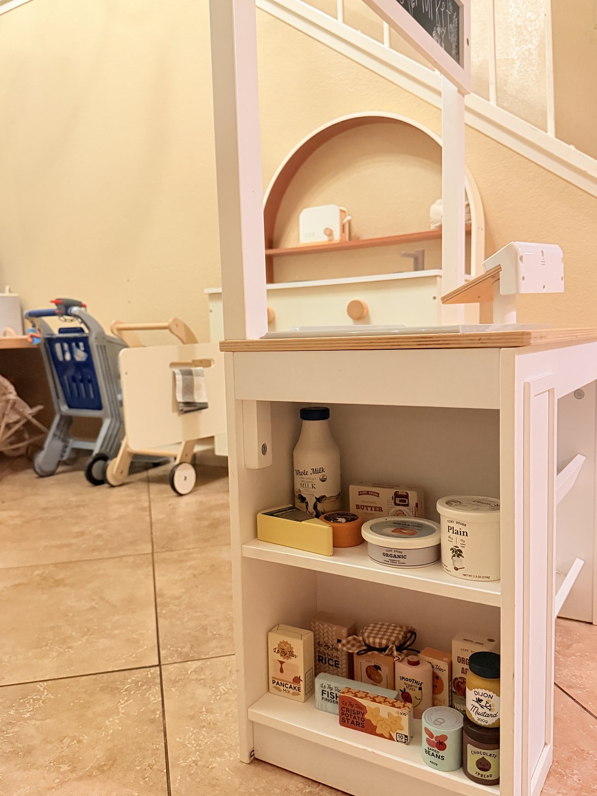 Indoor pretend-play kitchen and grocery setup